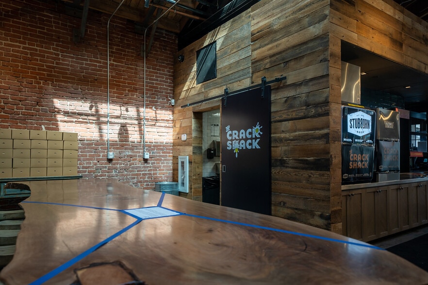More Photos Of 30 W Green St, Pasadena Storefront For Lease
