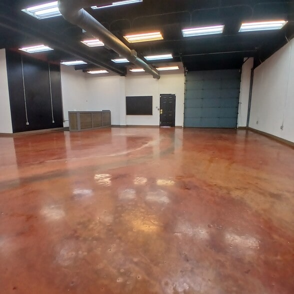 More Photos Of 2850 E 40 Hwy, Blue Springs Warehouse For Lease