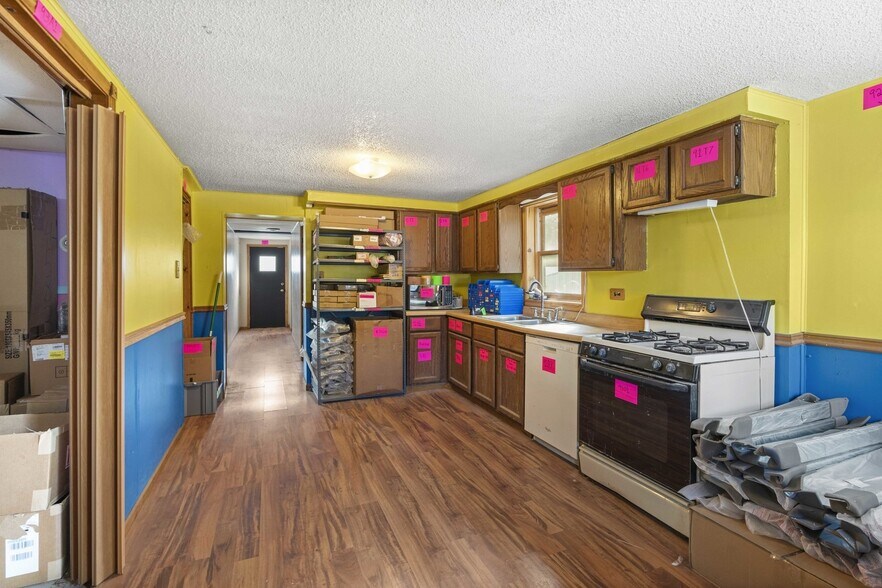 More Photos Of 311 E Corning Rd, Beecher Warehouse For Lease