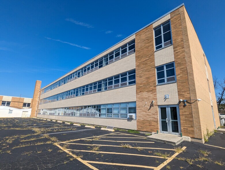 More Photos Of 350 Georgetown Rd, Carneys Point Schools For Lease