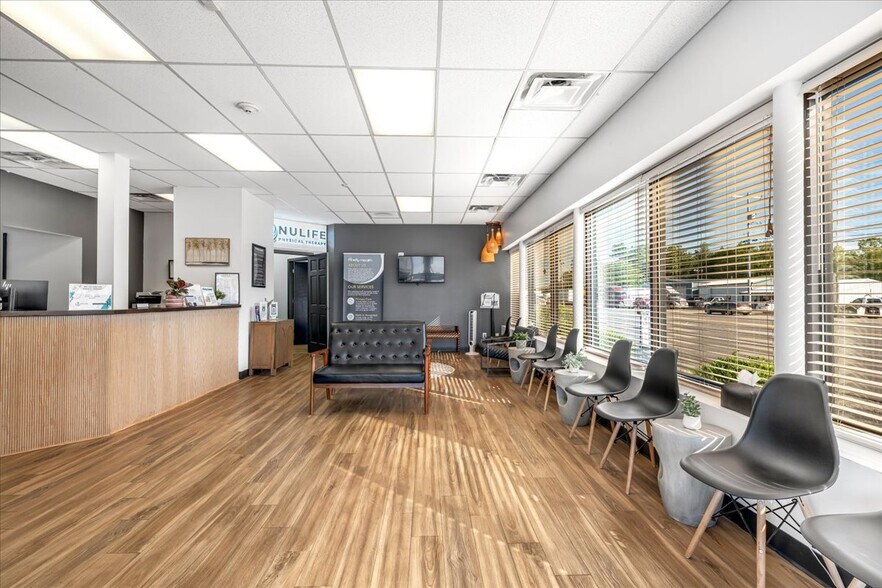 More Photos Of 421 N Broadway, Portland Medical For Sale