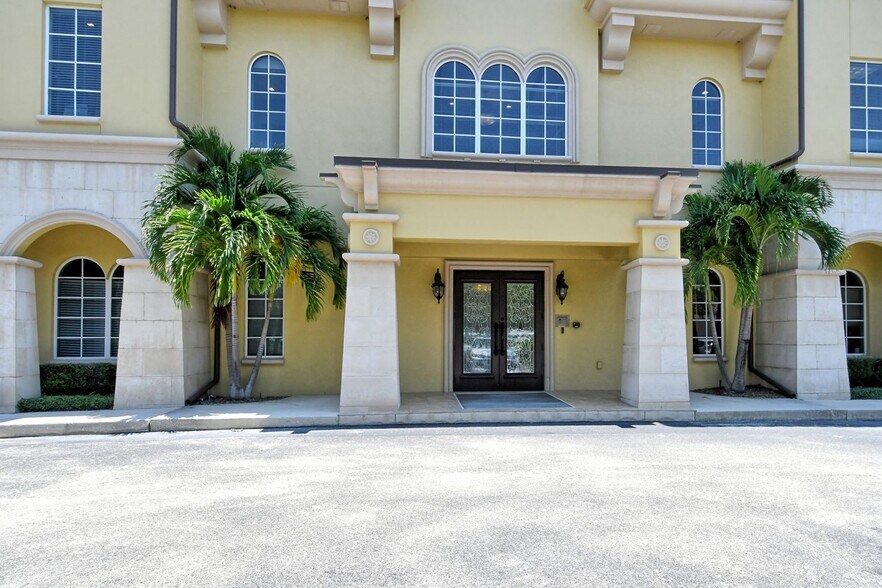 More Photos Of 2639 Fruitville Rd, Sarasota Medical For Lease