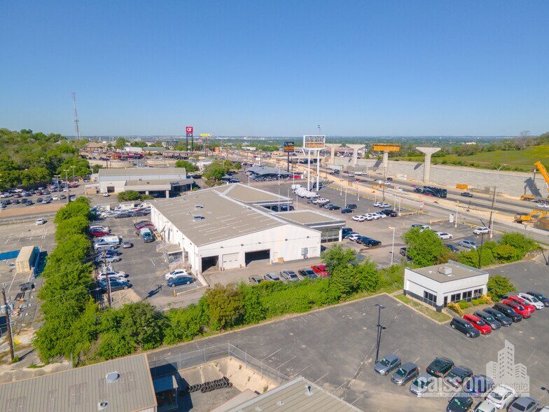 More Photos Of 12528 N Interstate 35, Live Oak Auto Dealership For Lease