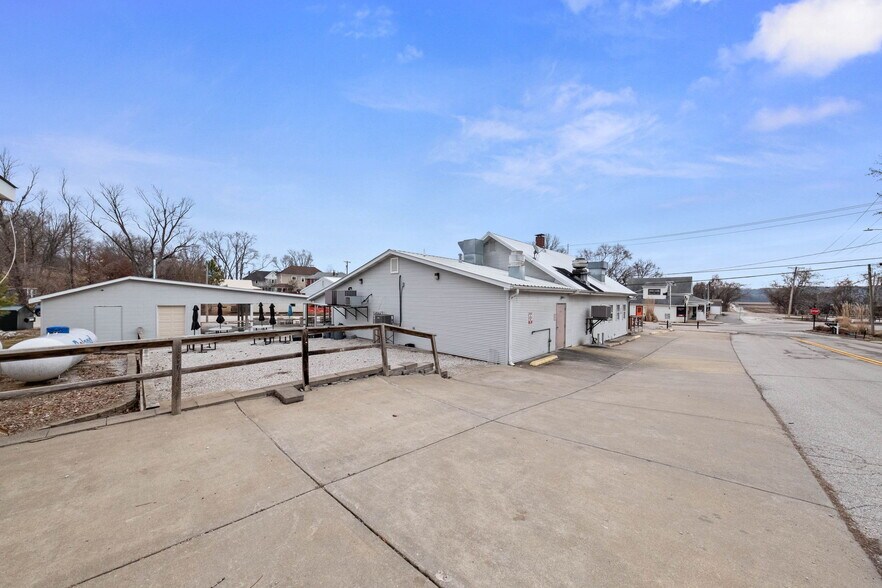 More Photos Of 2999 S Highway 94, Defiance Bar For Lease