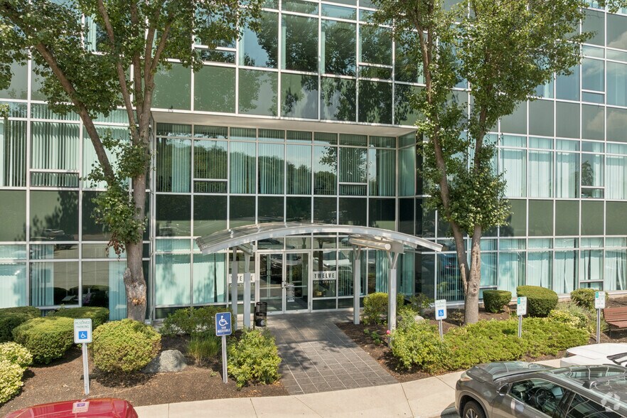 More Photos Of 12 Gill St, Woburn Office For Lease