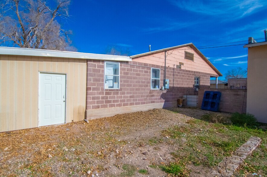 More Photos Of 54140 N Main St, Seligman Freestanding For Sale