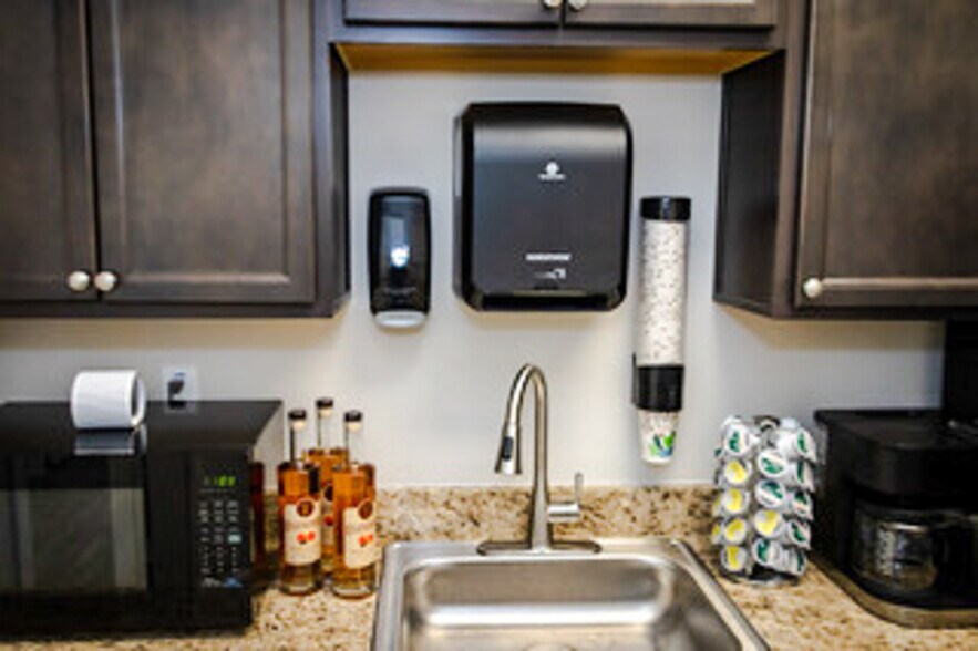 More Photos Of 3129 Kingsley Dr, Pearland Coworking Space