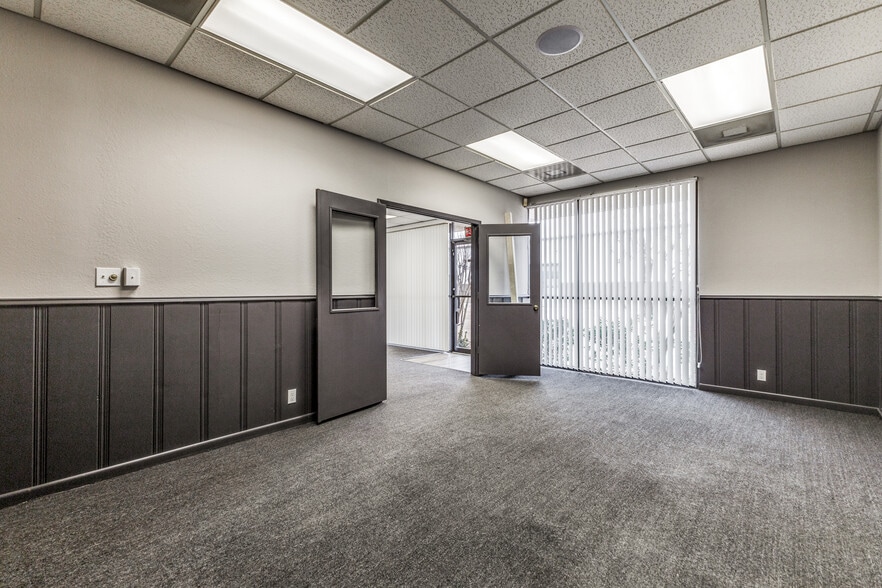 More Photos Of 3301 Century Dr, Rowlett Manufacturing For Sale