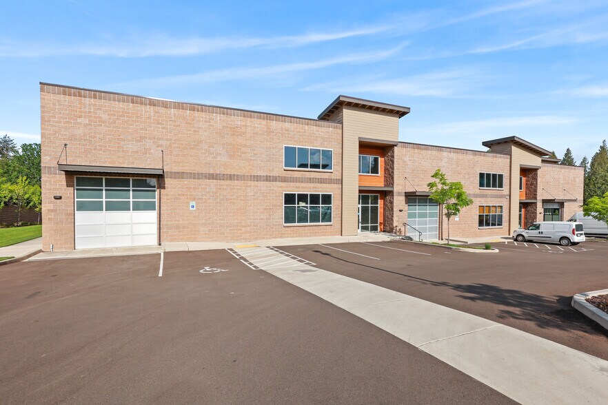 More Photos Of 21600 SE Stark St, Gresham Service For Lease