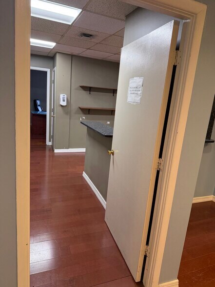 More Photos Of 3715 Main St, Bridgeport Medical For Sale