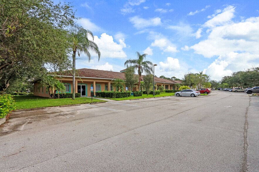 More Photos Of 1405 SE Goldtree Dr, Port Saint Lucie Medical For Lease