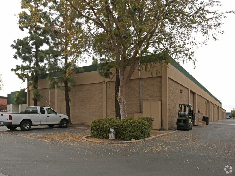 Primary Photo Of 5744 E Shields Ave, Fresno Manufacturing For Lease