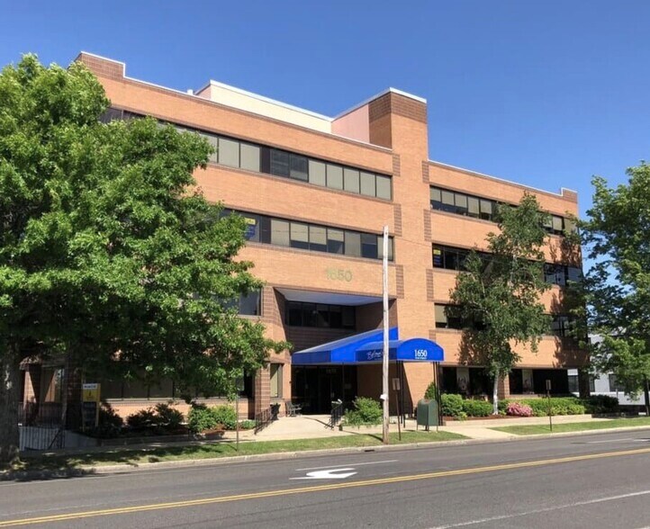 More Photos Of 1650 Elm St, Manchester Medical For Sale