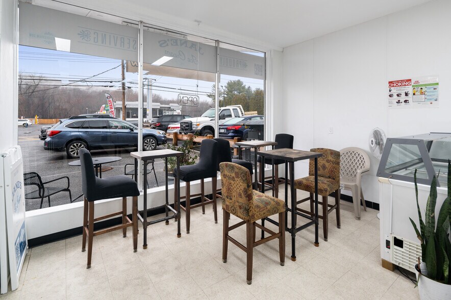 More Photos Of 524-526 Bedford Rd, Bedford Hills Storefront Retail Residential For Lease