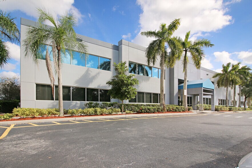 More Photos Of 6690 N Hiatus Rd, Tamarac Distribution For Lease