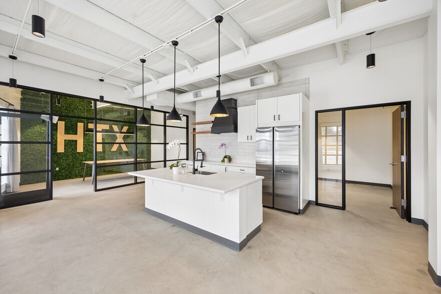 More Photos Of 4521 N Main St, Houston Medical For Lease