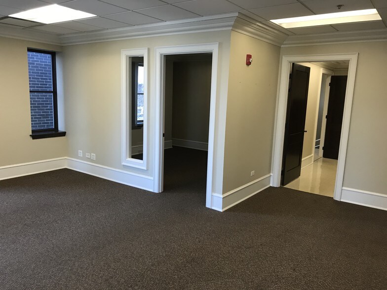 More Photos Of 1 Walker Ave, Clarendon Hills Office For Lease