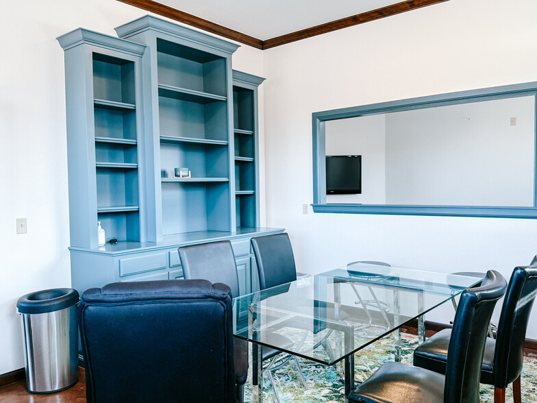 More Photos Of 604 W 18th St, Edmond Office For Lease