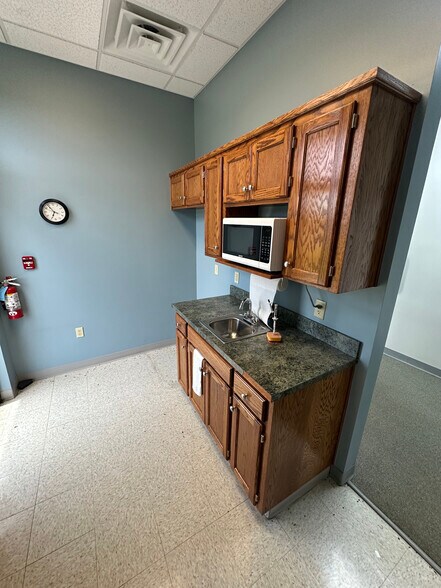More Photos Of 19101 E Valley View Pky, Independence Medical For Sale