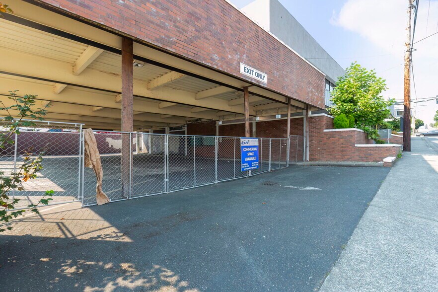 More Photos Of 873-875 6th St, Bremerton Bank For Lease