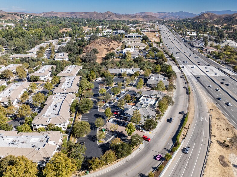 More Photos Of 29105-29125 Canwood St, Agoura Hills Restaurant For Lease