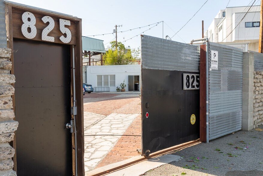 More Photos Of 891 Abbot Kinney Blvd, Venice Loft Creative Space For Sale