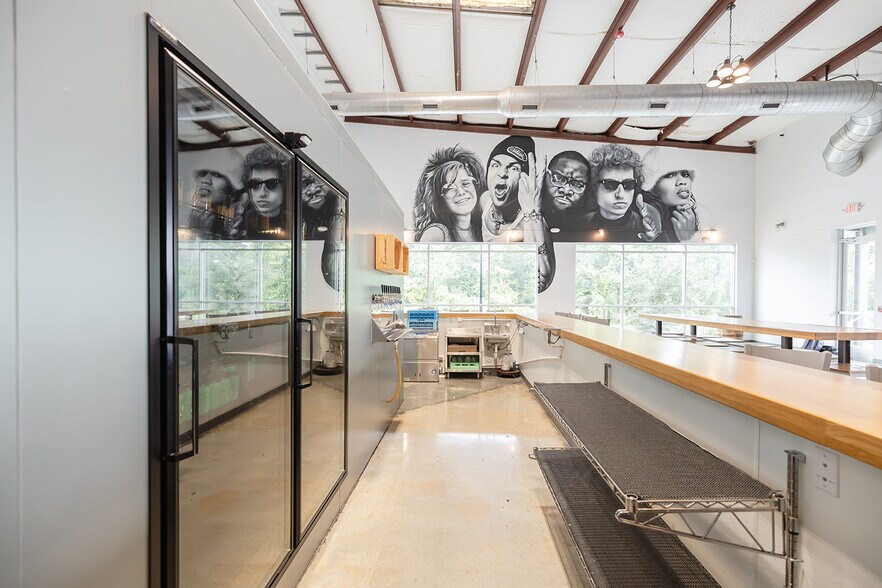 More Photos Of 110 Greenfield St, Wilmington General Retail For Sale