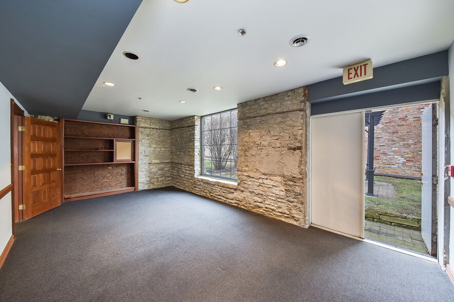 More Photos Of 30 S Shumway Ave, Batavia Office For Lease