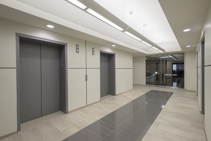 More Photos Of 2800 N 44th St, Phoenix Office For Sale