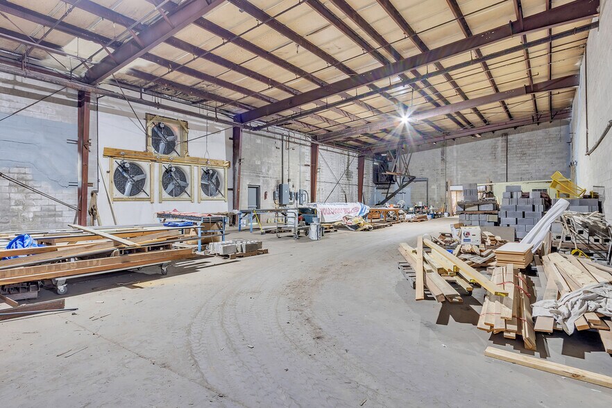 More Photos Of 121 Trotter Industrial Ln, Saluda Warehouse For Lease