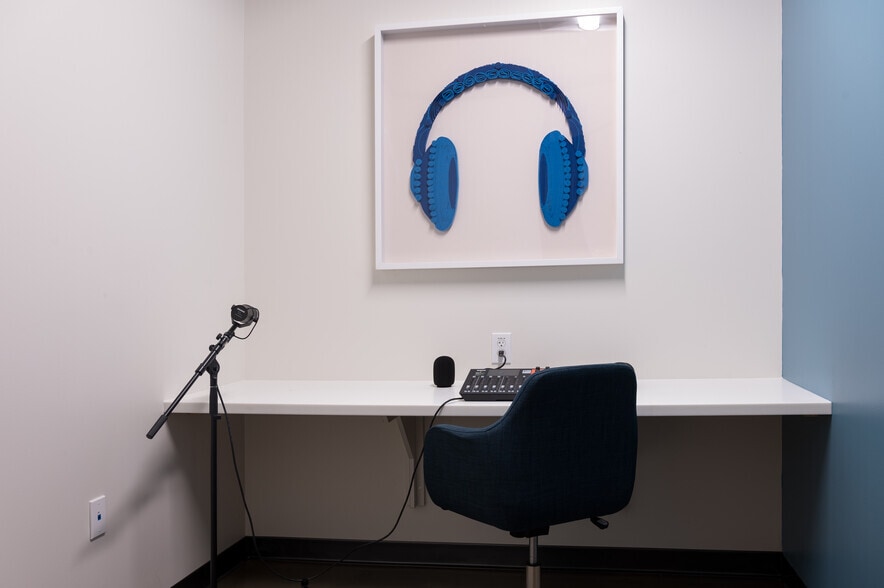 More Photos Of 84 NE Loop 410, San Antonio Coworking Space