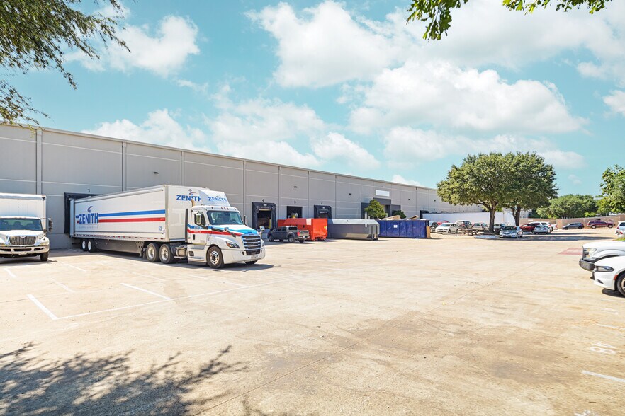 More Photos Of 845 Interchange Blvd, Austin Distribution For Lease