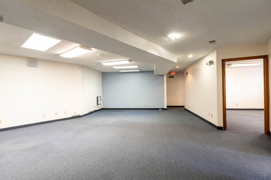 More Photos Of 11813 W 77th St, Lenexa Office For Sale