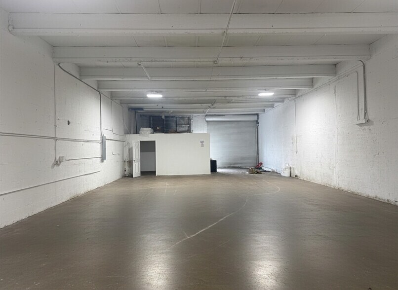More Photos Of 4330-4342 E 10th Ct, Hialeah Warehouse For Lease
