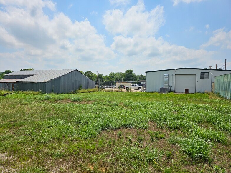 More Photos Of 1210 N 1st Ave, Durant Warehouse For Sale