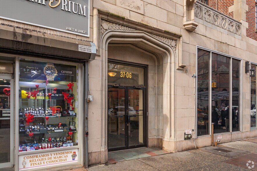 More Photos Of 3702-3708 82nd St, Jackson Heights Office For Lease