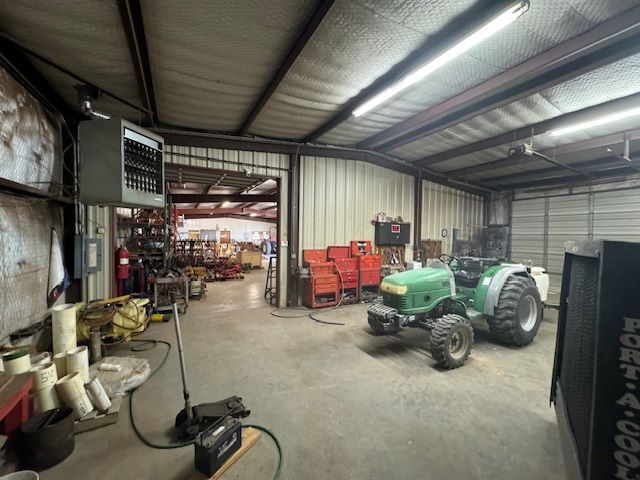 More Photos Of 7931 19th St, Lubbock Warehouse For Sale