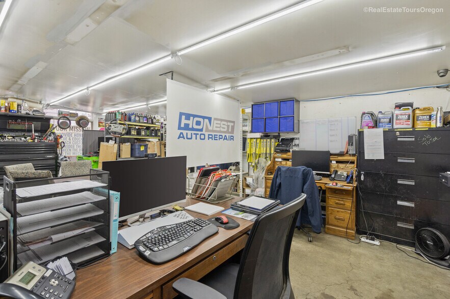 More Photos Of 104 NE 80th Ave, Portland Warehouse For Sale
