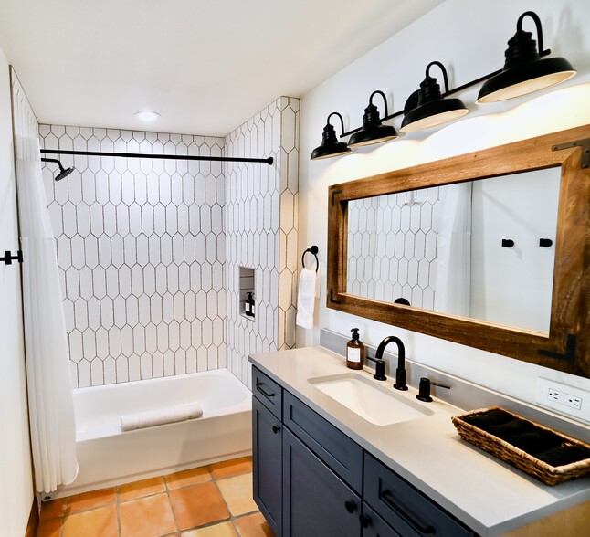 More Photos Of 902 Main St, Blanco Unknown For Lease