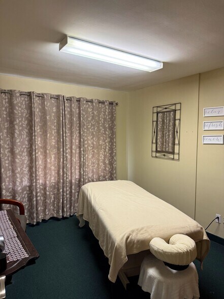 More Photos Of 7664 Broadview Rd, Parma General Retail For Sale