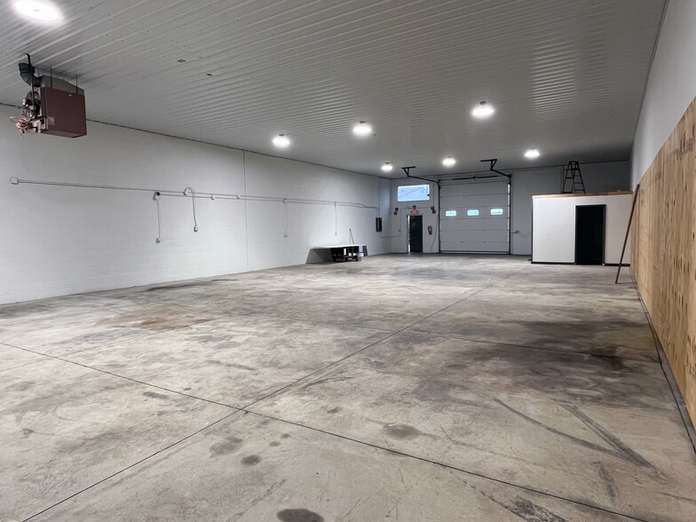 More Photos Of 3061-3069 Lamb Ave, Columbus Warehouse For Lease