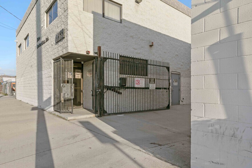 More Photos Of 11170-11172 Penrose St, Sun Valley Warehouse For Lease