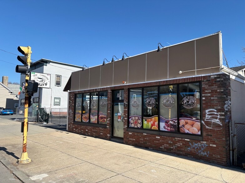 More Photos Of 100-102 Boston St, Salem Restaurant For Lease