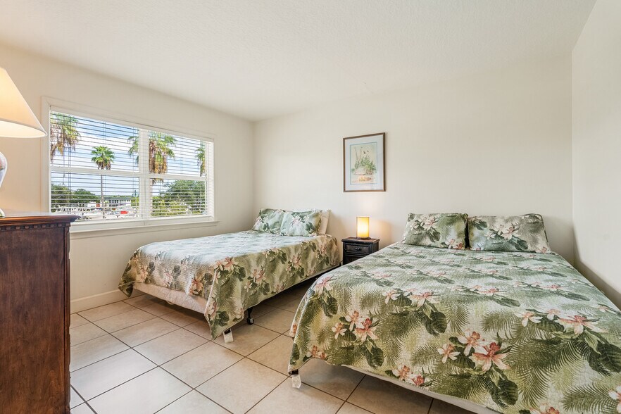 More Photos Of 23 Royal Palm Pointe, Vero Beach Restaurant For Sale