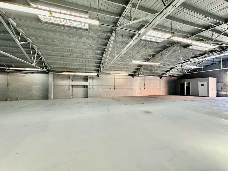More Photos Of 229 S Oxnard Blvd, Oxnard Storefront Retail Office For Sale