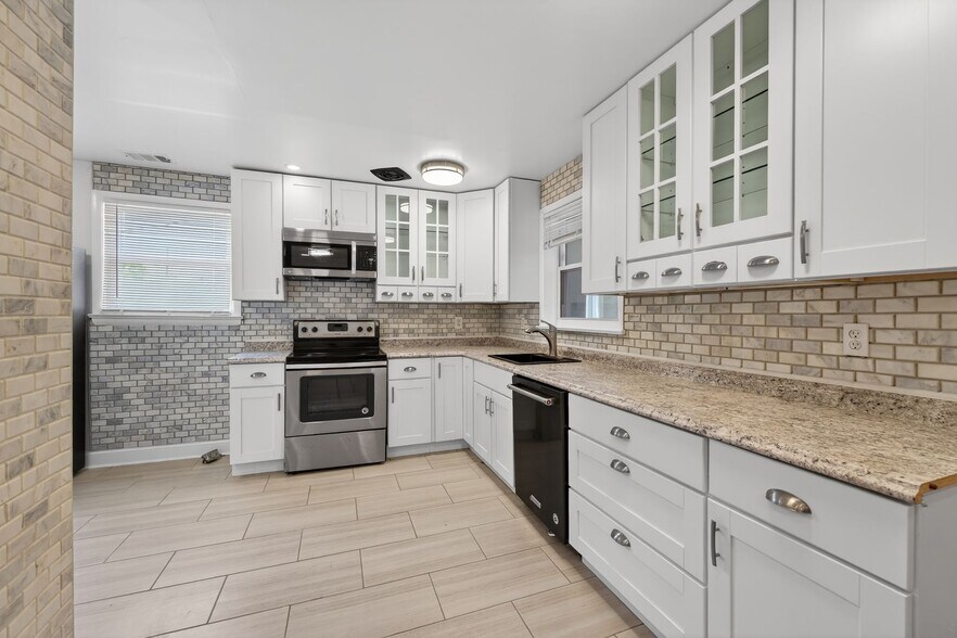 More Photos Of 7205 Livingston Rd, Oxon Hill Office Residential For Sale
