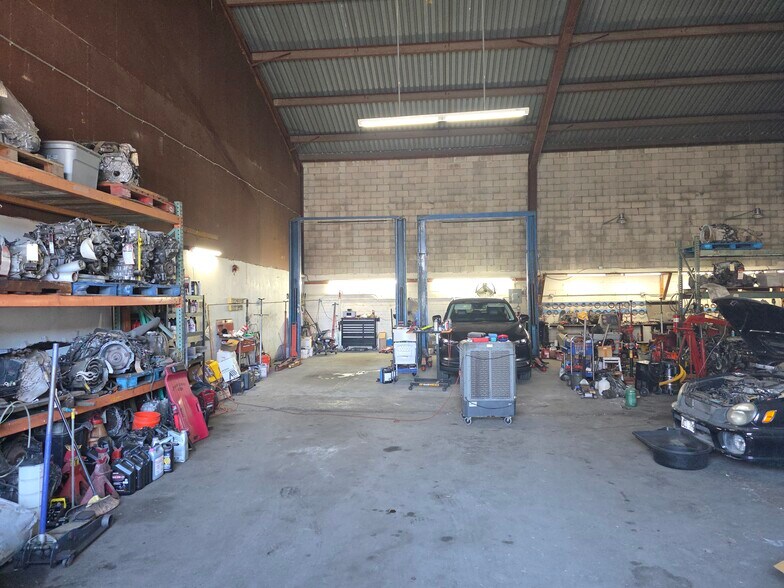 More Photos Of 2847 Awaawaloa St, Honolulu Industrial For Sale