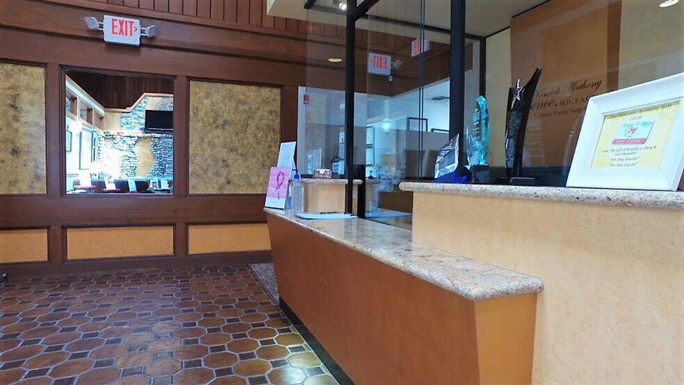 More Photos Of 130 E Hillcrest St, Orlando Medical For Sale