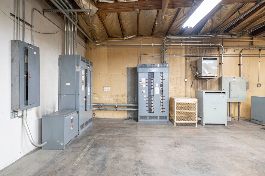 More Photos Of 9200 Lower Azusa Rd, Rosemead Warehouse For Sale