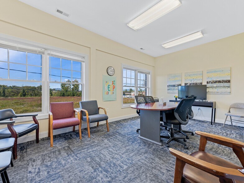 More Photos Of 120 Chadwick Square Ct, Hendersonville Medical For Lease